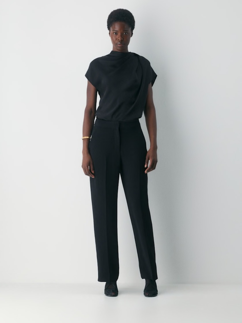 NWT Aritzia The Limitless Pant Curve-Fit, Crepette, Black, Sizes 4 & 6, 31.5” - Picture 6 of 9